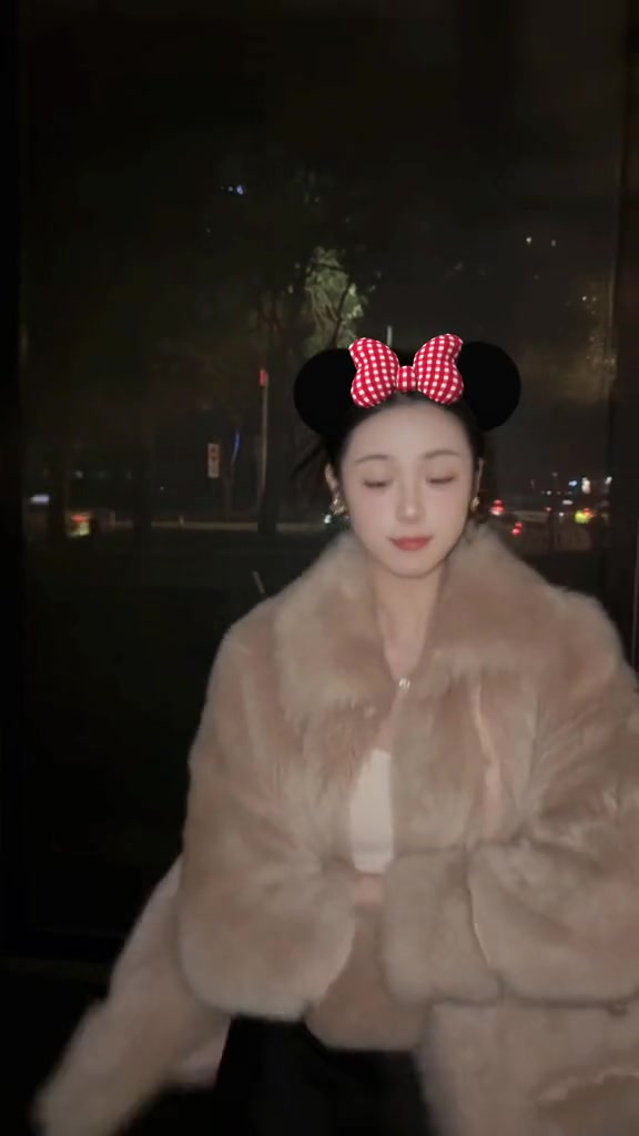 jinnianhui金年会很甜！卓识更新社媒跳舞：最近好喜欢这个可爱的特效