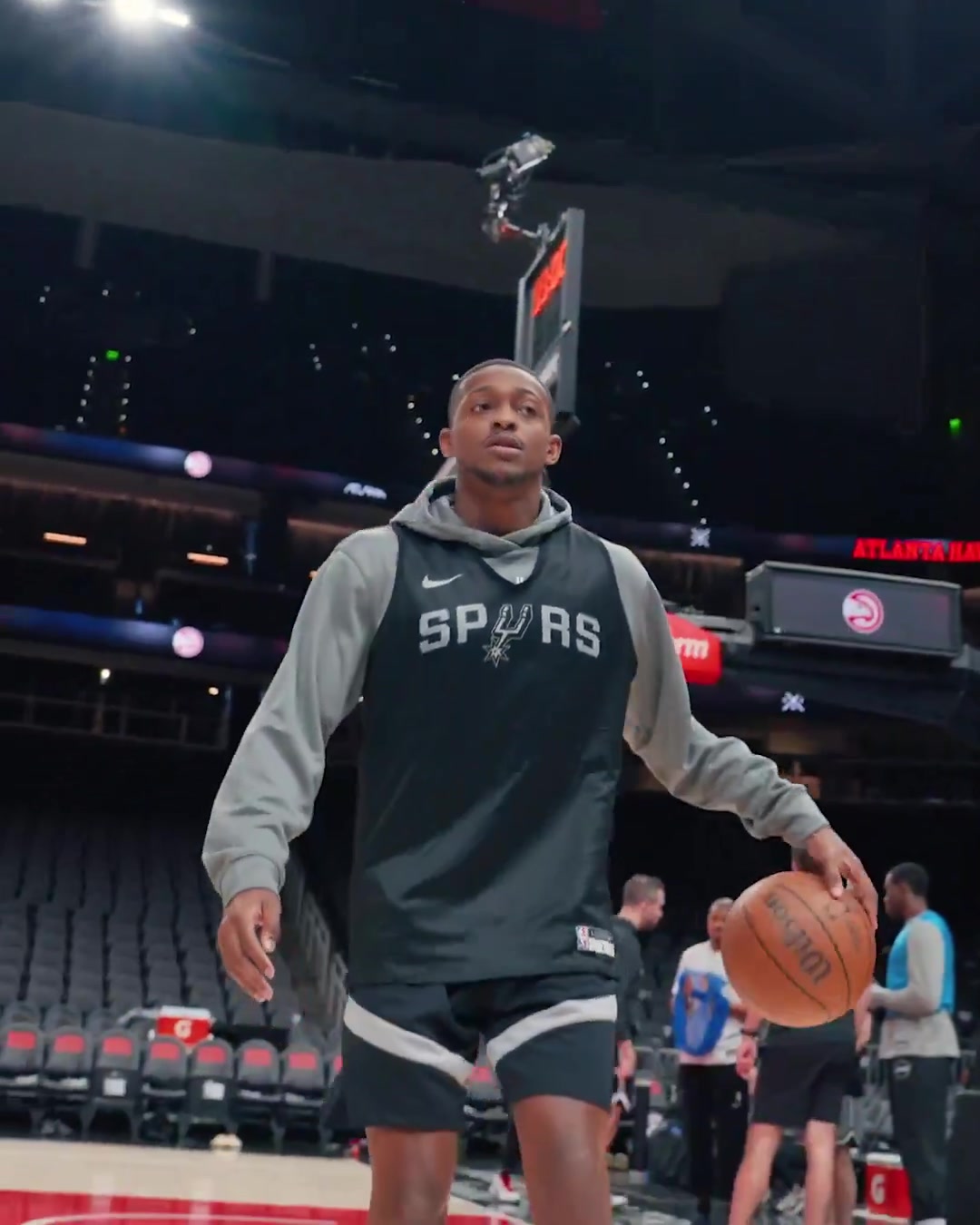 金年会将迎马刺首秀！福克斯和麦克劳林参加了球队训练