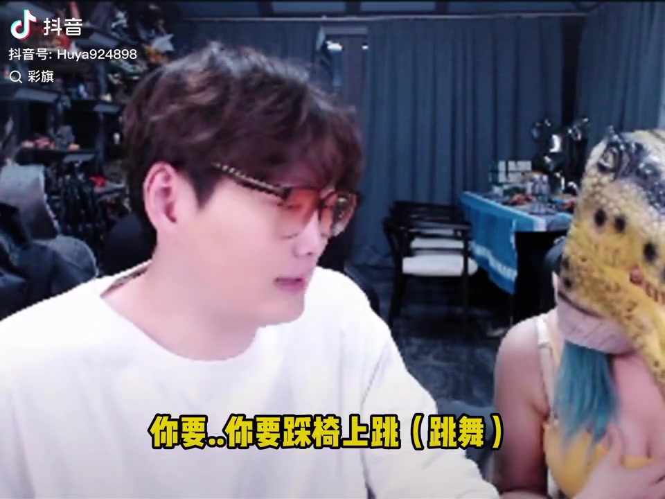 金年会体育iG前女队选手做客三桂直播间：极致暴力身材 两小伙看得眼都直了...