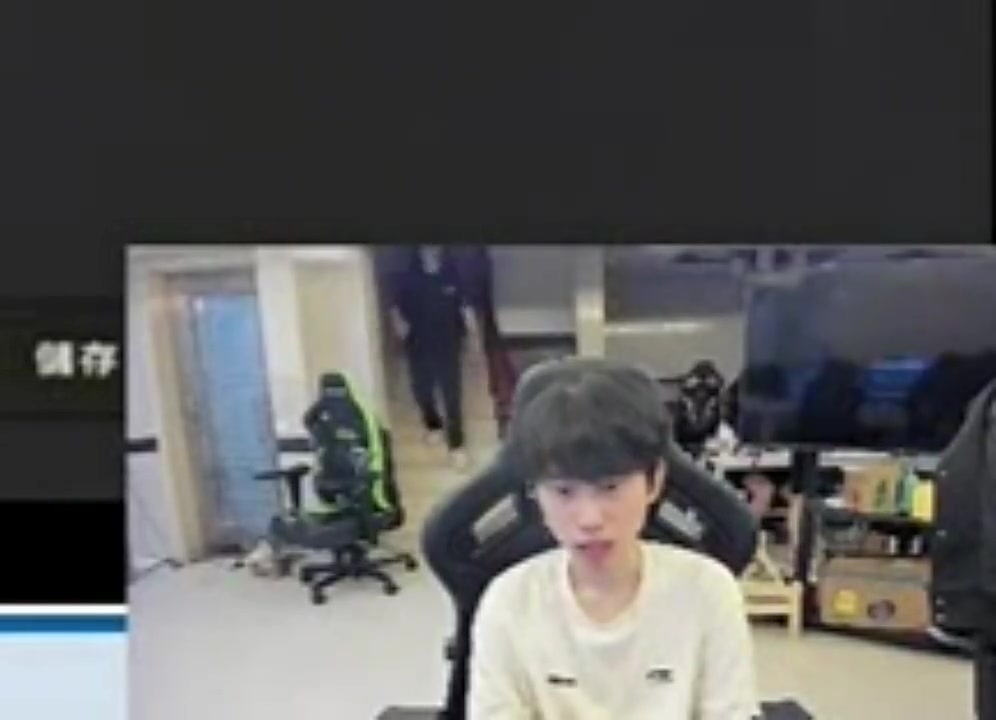 金年会金字招牌诚信至上深圳NIP新打野就是你❓H4cker现身俱乐部基地，并与Doinb打招呼！